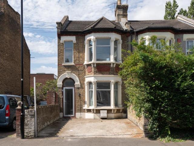House for sale in Leytonstone, Greater London