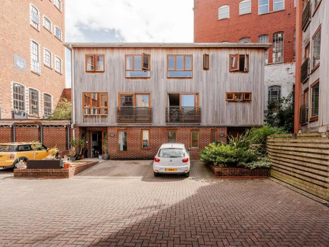 House for sale in Feckenham, City Of Bristol