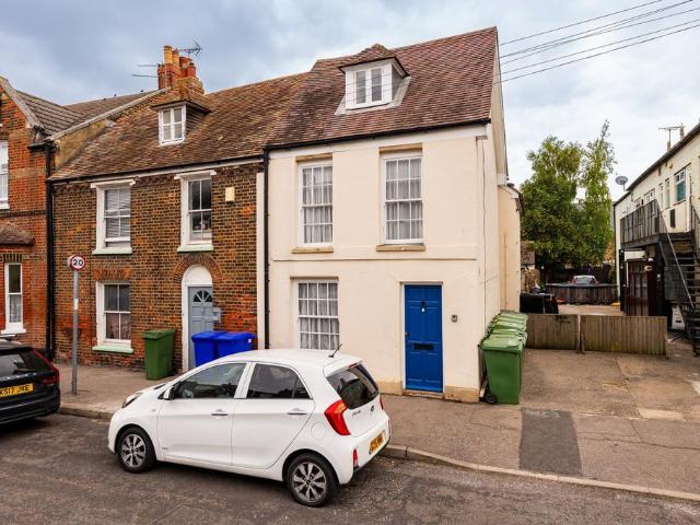 House for sale in Oad Street, Kent