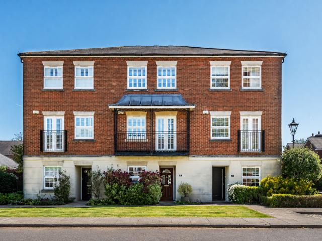 House for sale in Hillview, Surrey
