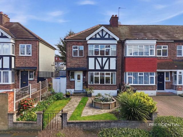 House for sale in Woodford Bridge, Greater London