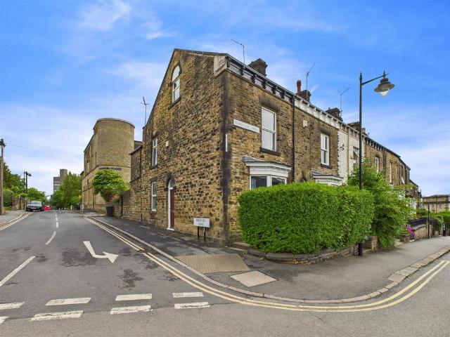 House for sale in Broomhill, South Yorkshire