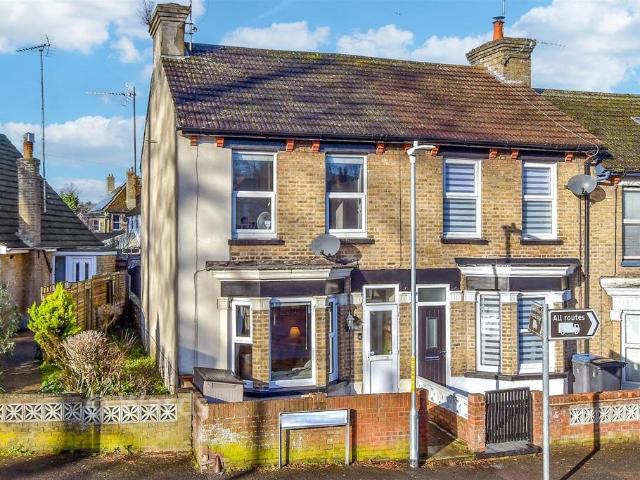 House for sale in River, Ash