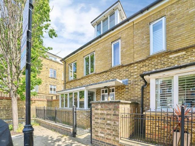 House for sale in Old Ford, Bow