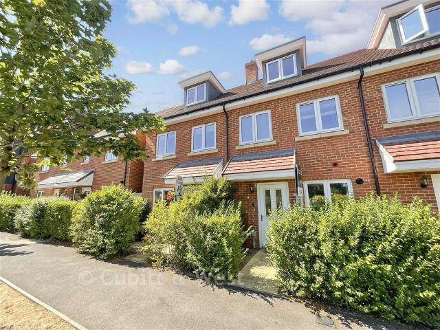 House for sale in Kilnwood Vale, Horsham