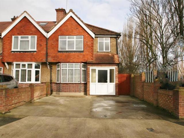 House for sale in Yeading, Greater London