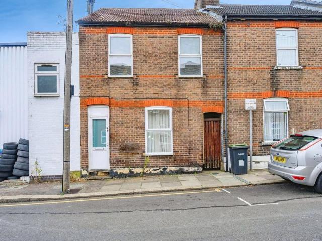 House for sale in Spring Park, Luton