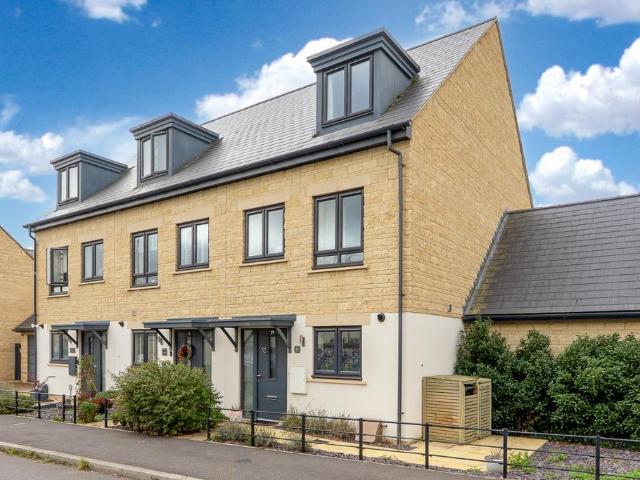 House for sale in Carterton, West Oxfordshire
