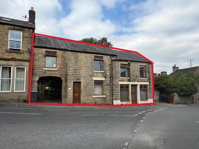 House for sale in Charlesworth, East Midlands