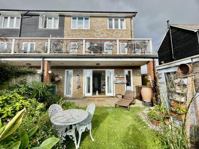 House for sale in Oad Street, Kent