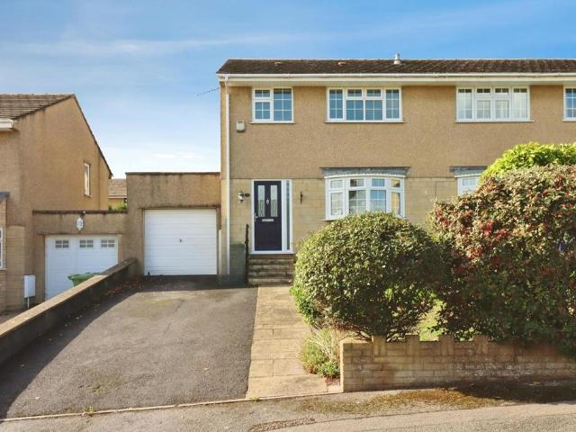 House for sale in Kingswood