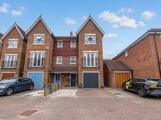 House for sale in Perryfields, West Sussex