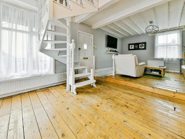 House for sale in Hertford, Colliers End