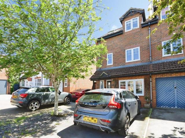 House for sale in Feckenham, City Of Bristol