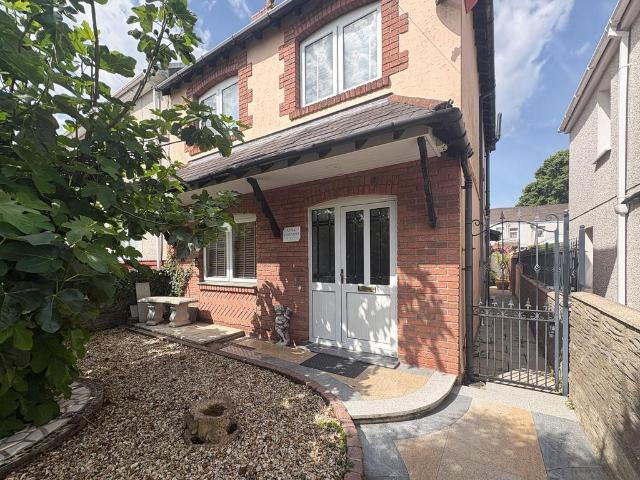 House for sale in Cimla, Neath