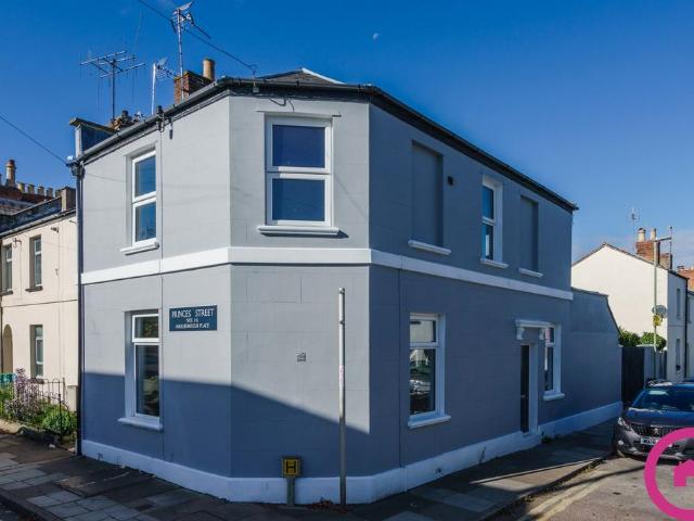 House for sale in Ewens Farm, Golden Valley