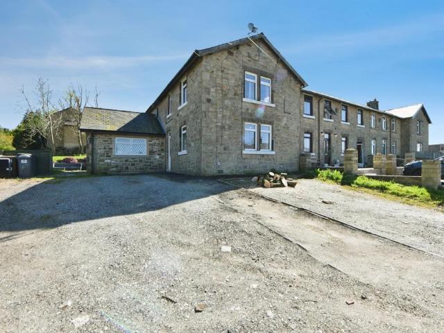 House for sale in Wash, Charlesworth