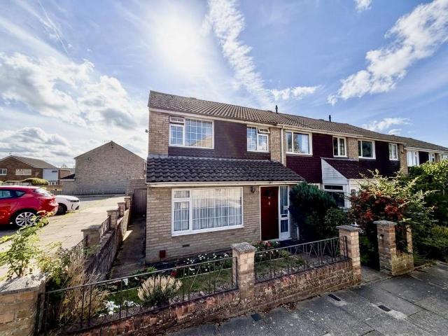 House for sale in Spring Park, Luton