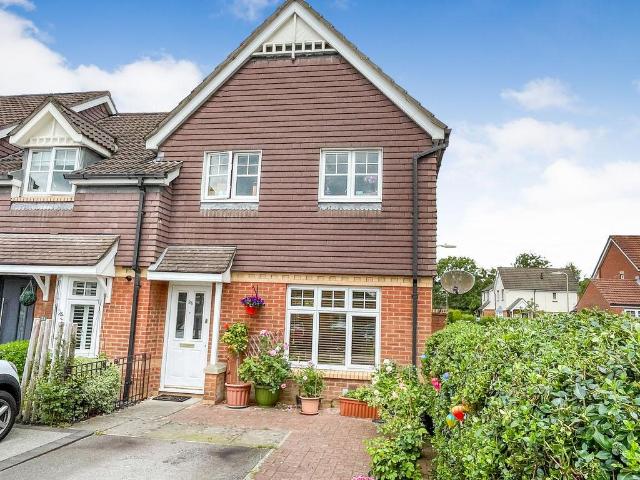 House for sale in Hedge End, Helford