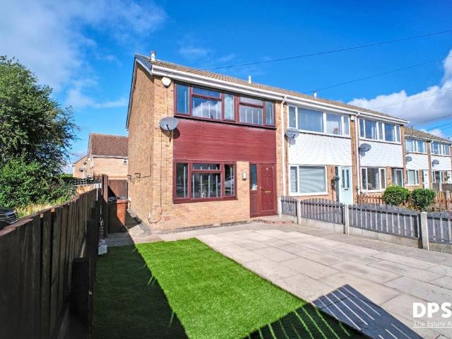 House for sale in Tingley, West Yorkshire