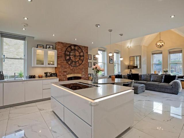 House for sale in Tranmere Park, West Yorkshire