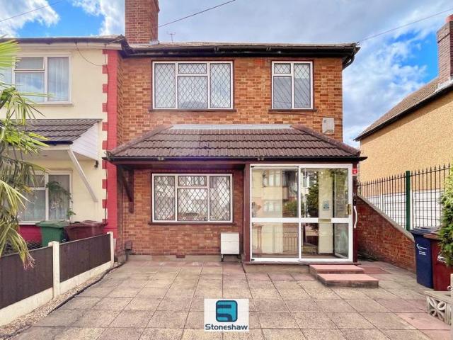 House for sale in Dagenham, Greater London