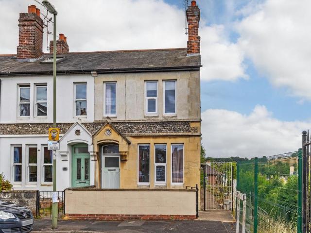 House for sale in Highcliffe, Hampshire
