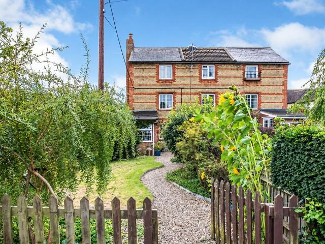 House for sale in Steeple Claydon, Buckinghamshire
