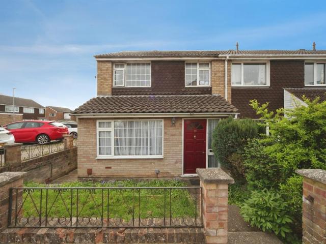House for sale in Spring Park, Luton