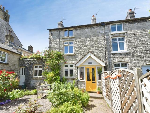 House for sale in Froggatt, East Midlands