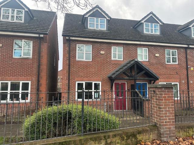 House for sale in Kimberworth, South Yorkshire