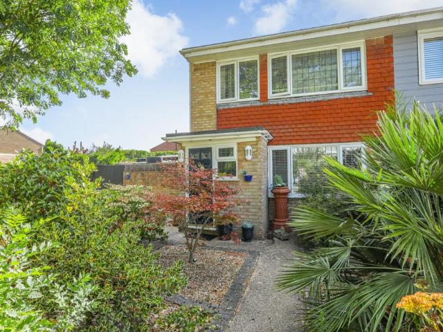 House for sale in Oad Street, Kent