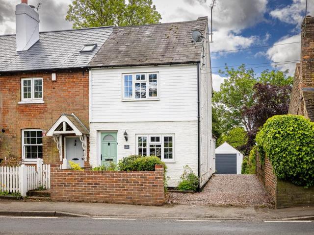 House for sale in Hillview, Surrey