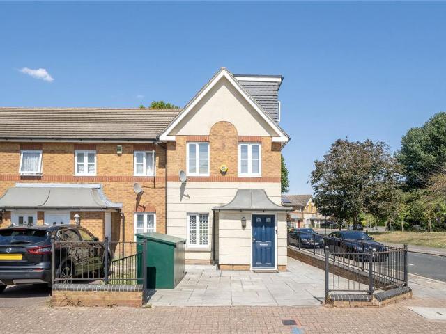 House for sale in Stratford Marsh, Greater London