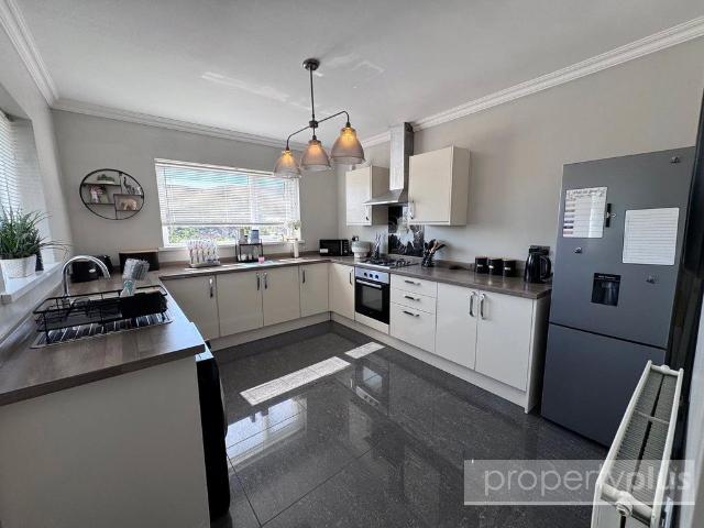 House for sale in Williamstown, Coedely