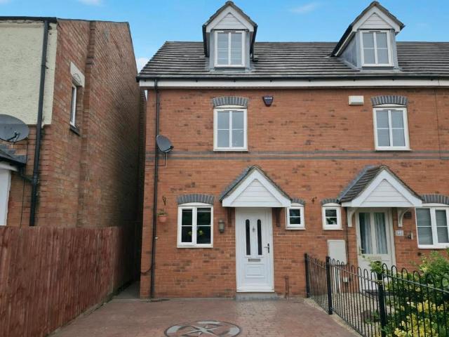 House for sale in Bedworth Heath, Camp Hill