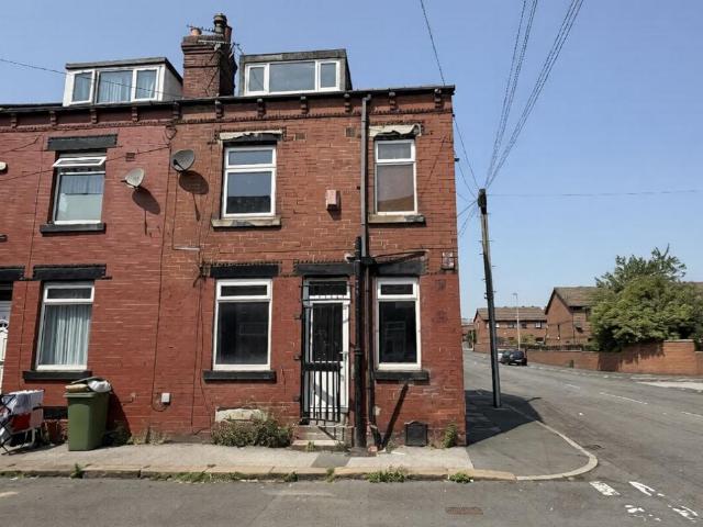 House for sale in East End Park, West Yorkshire
