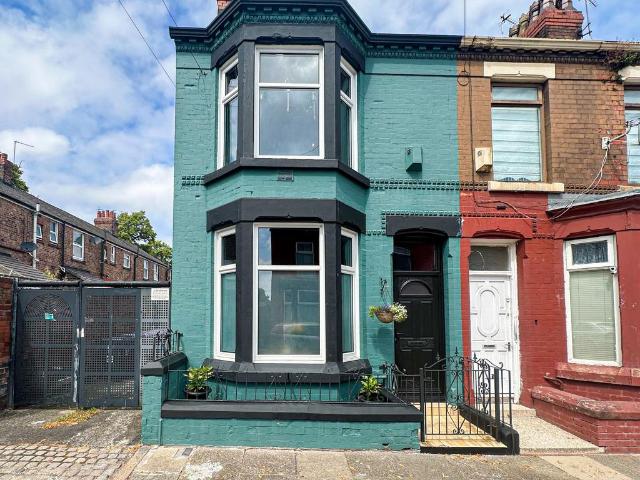 House for sale in Elm Park, Calderstones