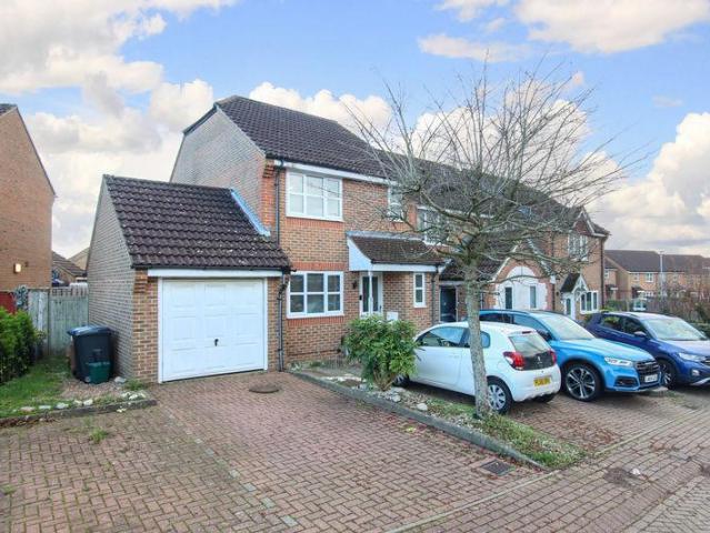 House for sale in Bennetts End, Pouchen End