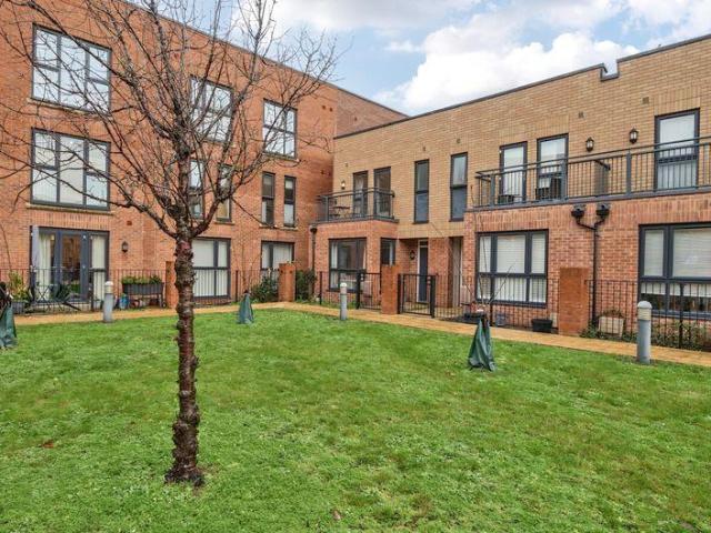 House for sale in Chichester, Littlecote