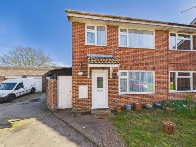 House for sale in Godinton Park, Bridgefield
