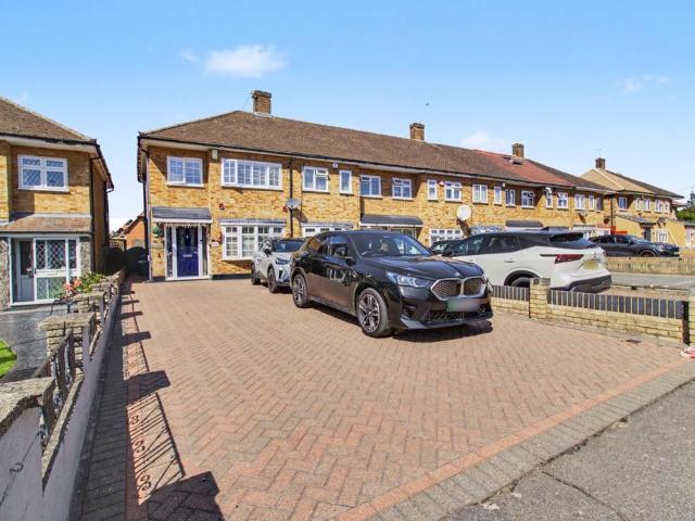 House for sale in South Hornchurch, Greater London