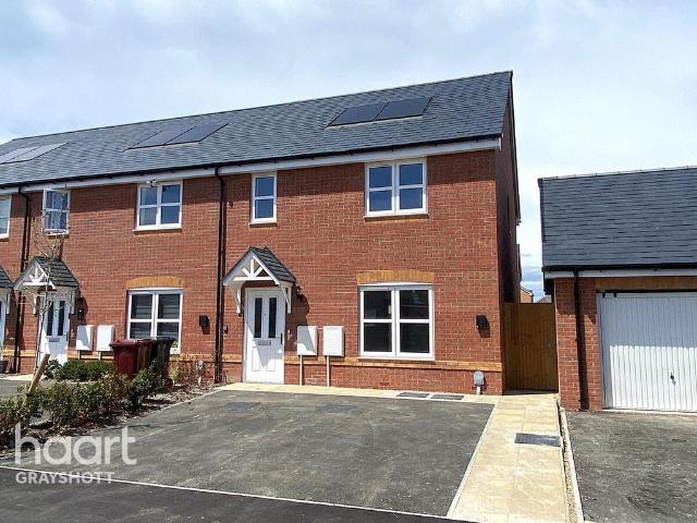 House for sale in Littlecote, West Sussex