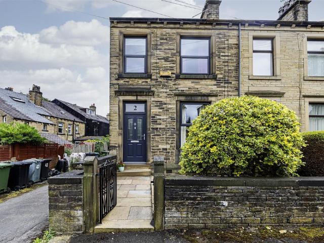 House for sale in Huddersfield, West Yorkshire