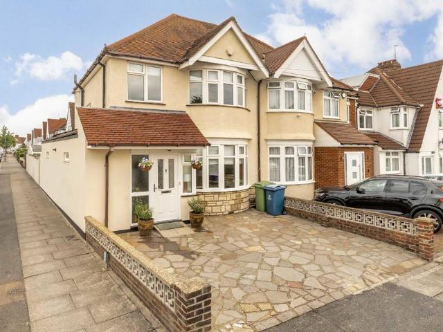 House for sale in Kenton, Greater London