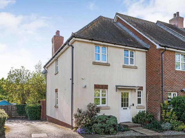 House for sale in Greater London