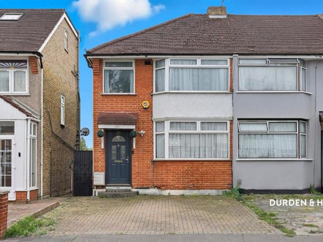 House for sale in Woodford, Greater London