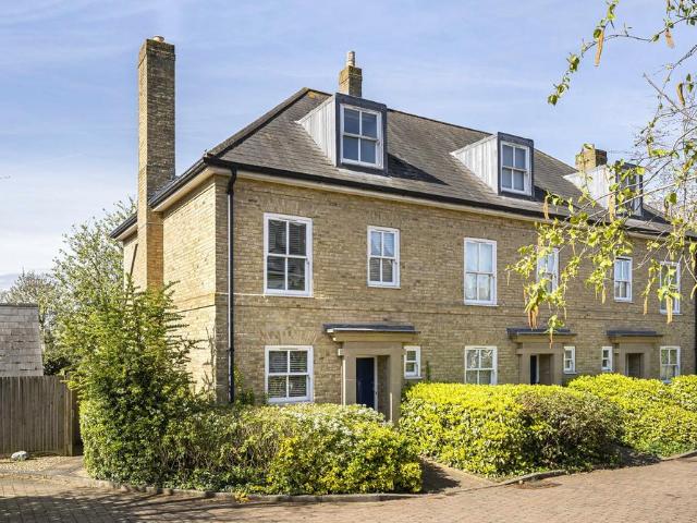 House for sale in Harrow On The Hill, Greater London