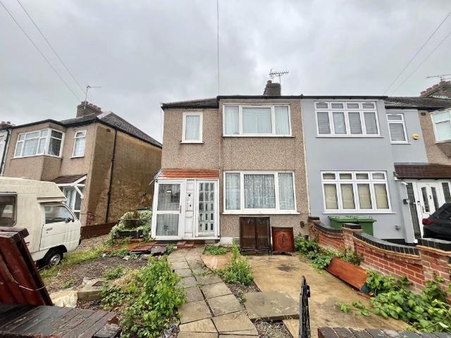 House for sale in South Hornchurch, Greater London