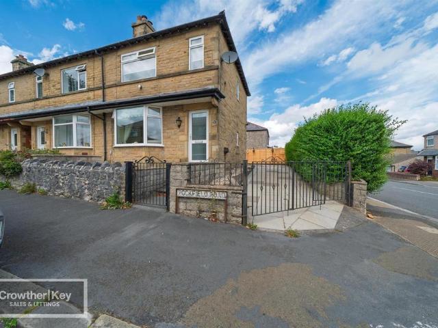 House for sale in Charlesworth, East Midlands